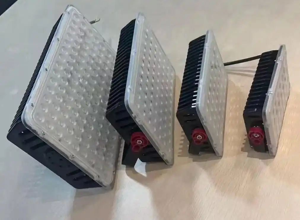 Lampu sorot daya sedang Lampu sorot daya sedang